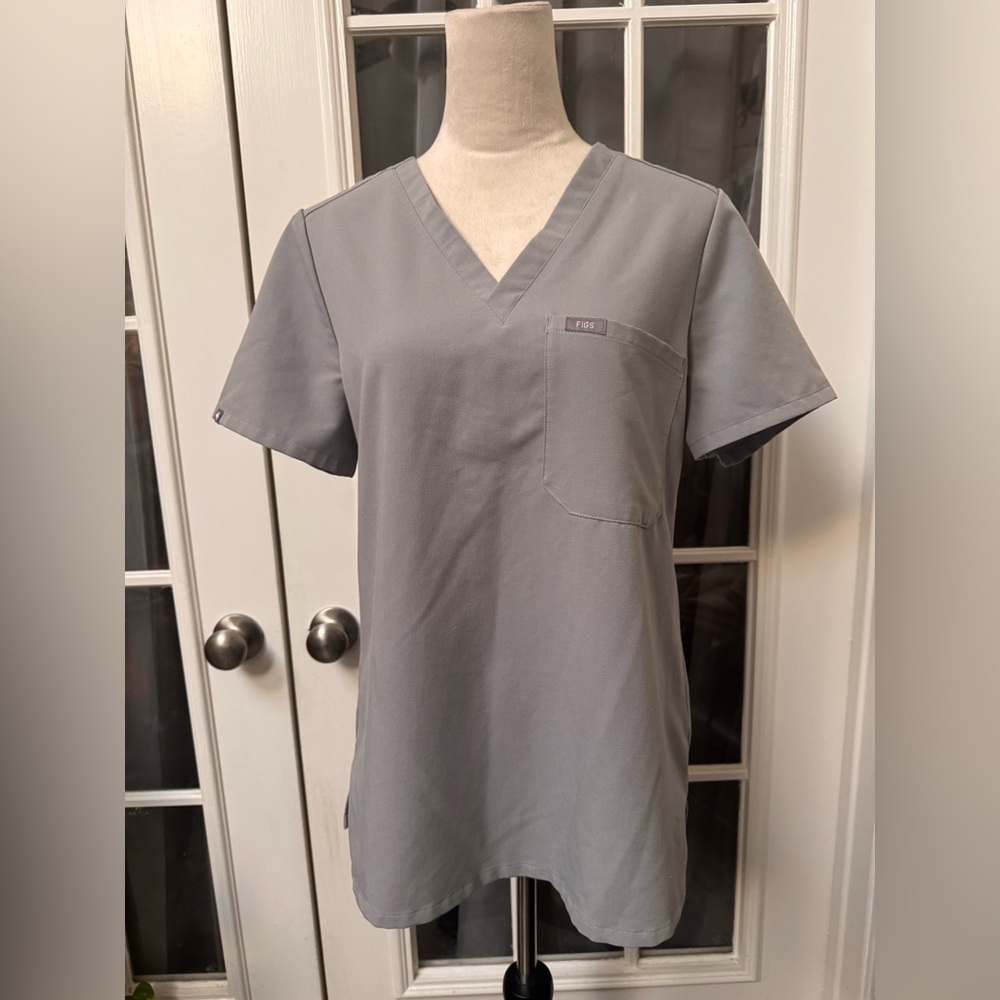 FIGS Technical Collection Gray Scrub Top V-Neck Pocket Medium